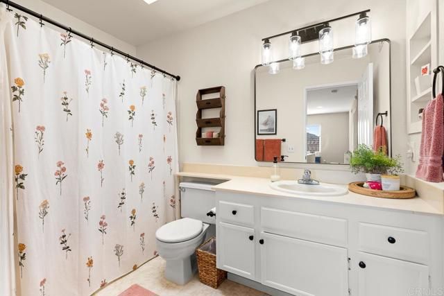 816 Lochwood Place, Escondido, CA 92026