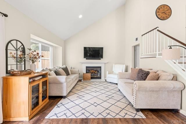 816 Lochwood Place, Escondido, CA 92026