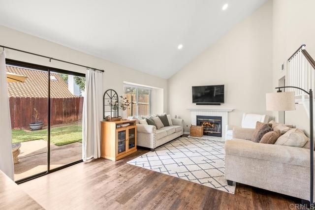 816 Lochwood Place, Escondido, CA 92026