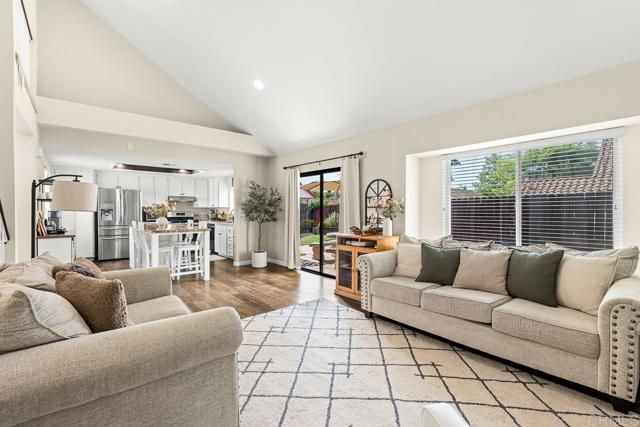 816 Lochwood Place, Escondido, CA 92026