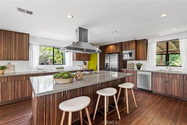 13981 Sandhurst Place, North Tustin, CA 92705