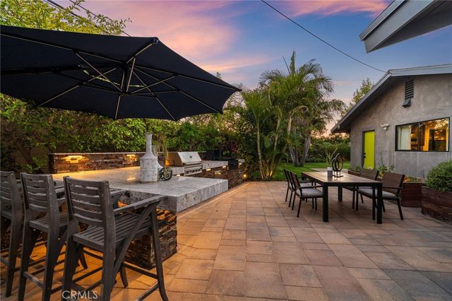 13981 Sandhurst Place, North Tustin, CA 92705