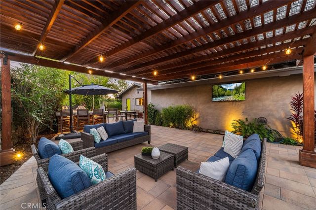 13981 Sandhurst Place, North Tustin, CA 92705