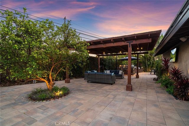 13981 Sandhurst Place, North Tustin, CA 92705