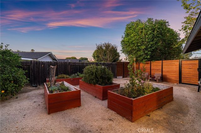 13981 Sandhurst Place, North Tustin, CA 92705