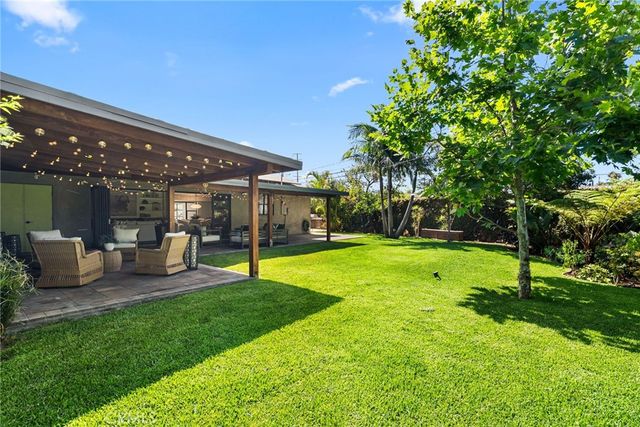 13981 Sandhurst Place, North Tustin, CA 92705