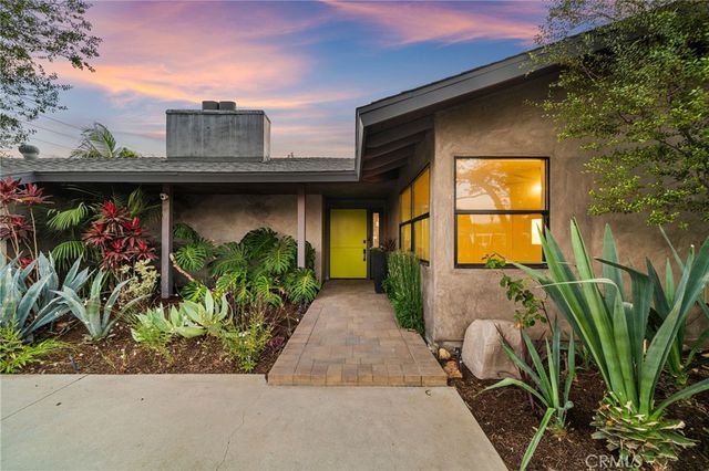 13981 Sandhurst Place, North Tustin, CA 92705