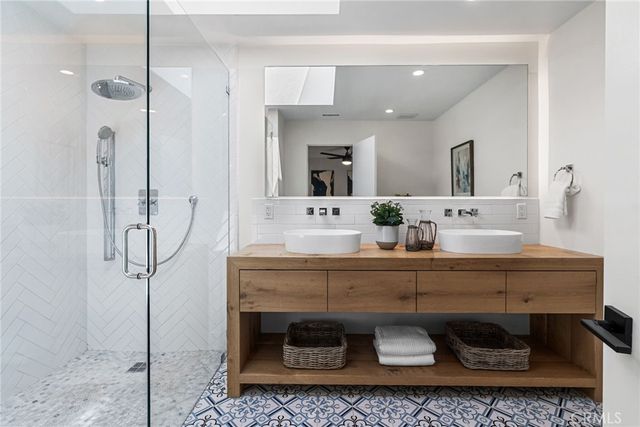 13981 Sandhurst Place, North Tustin, CA 92705