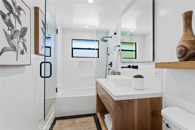 13981 Sandhurst Place, North Tustin, CA 92705