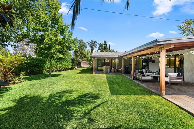 13981 Sandhurst Place, North Tustin, CA 92705