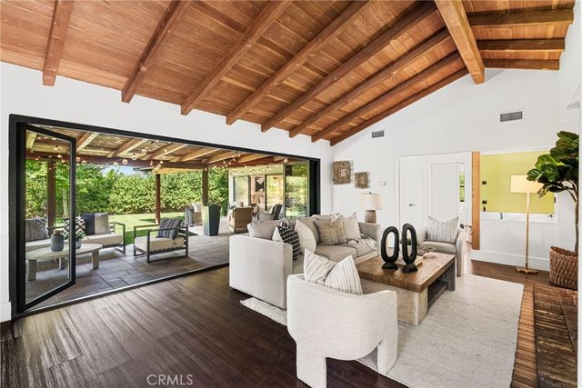 13981 Sandhurst Place, North Tustin, CA 92705