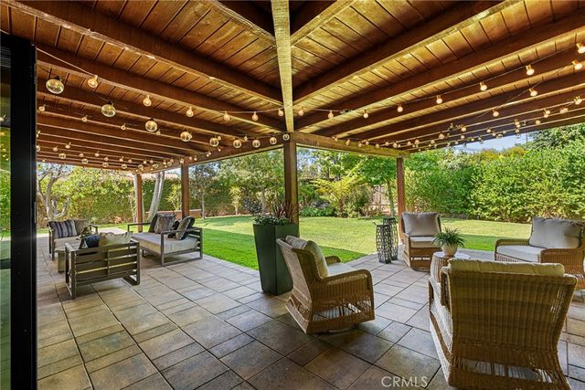 13981 Sandhurst Place, North Tustin, CA 92705
