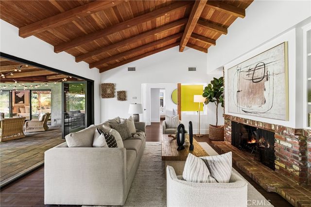 13981 Sandhurst Place, North Tustin, CA 92705