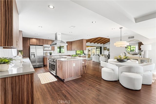 13981 Sandhurst Place, North Tustin, CA 92705