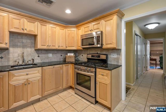 15 Bentley Drive, Franklin Lakes, NJ 07417