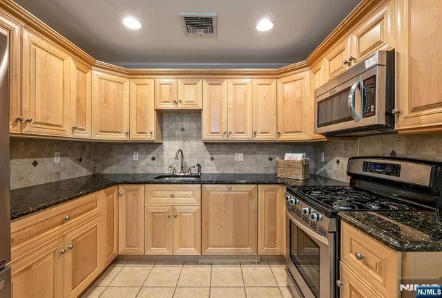 15 Bentley Drive, Franklin Lakes, NJ 07417