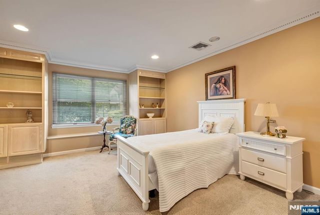 15 Bentley Drive, Franklin Lakes, NJ 07417
