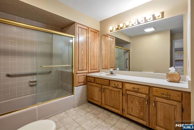 15 Bentley Drive, Franklin Lakes, NJ 07417