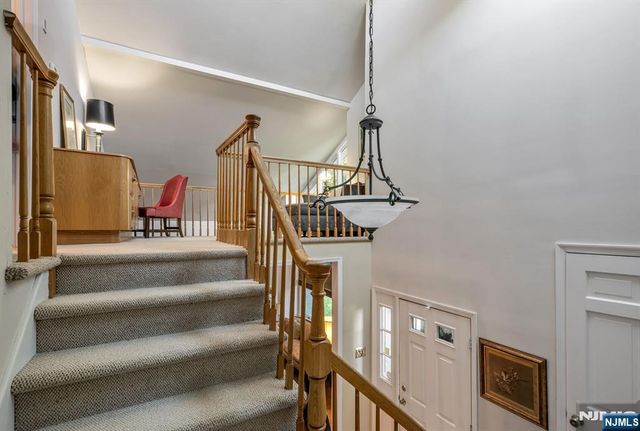 15 Bentley Drive, Franklin Lakes, NJ 07417