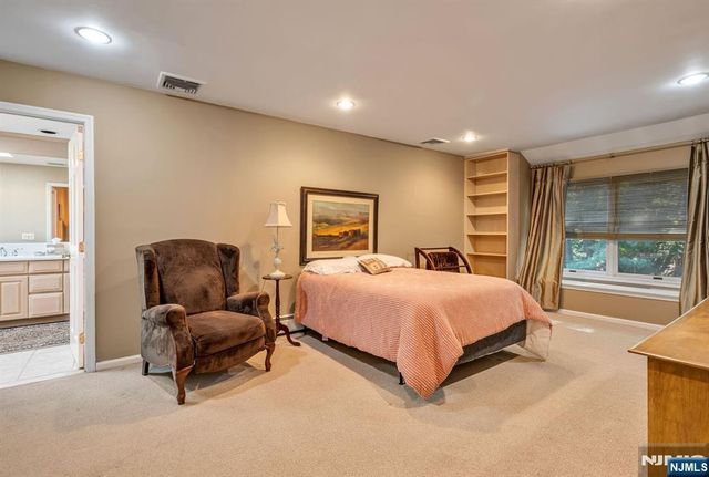 15 Bentley Drive, Franklin Lakes, NJ 07417