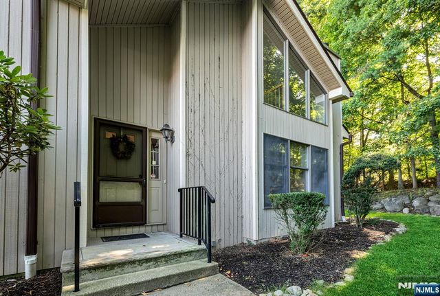 15 Bentley Drive, Franklin Lakes, NJ 07417