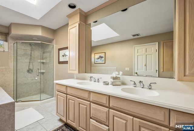 15 Bentley Drive, Franklin Lakes, NJ 07417