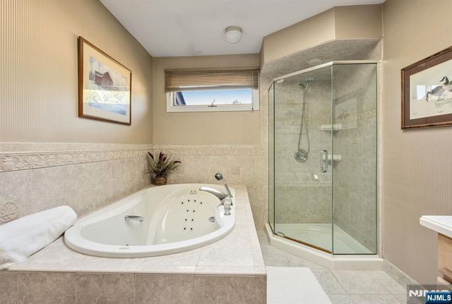 15 Bentley Drive, Franklin Lakes, NJ 07417