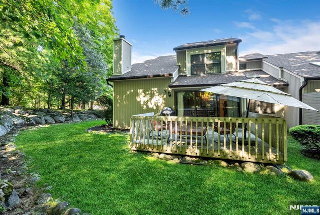 15 Bentley Drive, Franklin Lakes, NJ 07417
