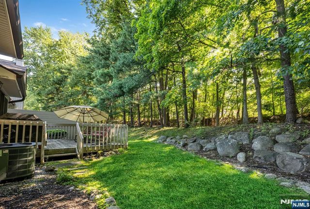 15 Bentley Drive, Franklin Lakes, NJ 07417