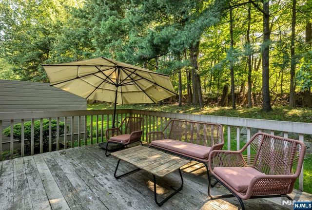 15 Bentley Drive, Franklin Lakes, NJ 07417