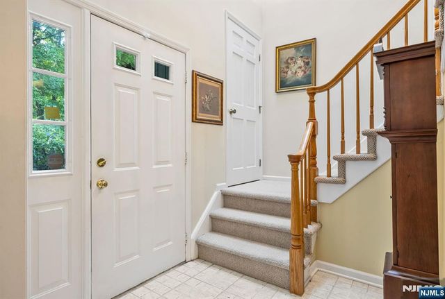 15 Bentley Drive, Franklin Lakes, NJ 07417