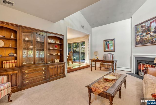 15 Bentley Drive, Franklin Lakes, NJ 07417