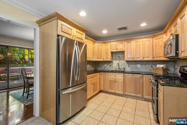 15 Bentley Drive, Franklin Lakes, NJ 07417