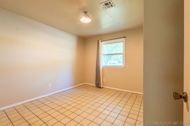 11765 E Elm Street, Claremore, OK 74019