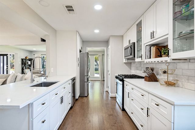 4137 Candlenut Lane, Dallas, TX 75244