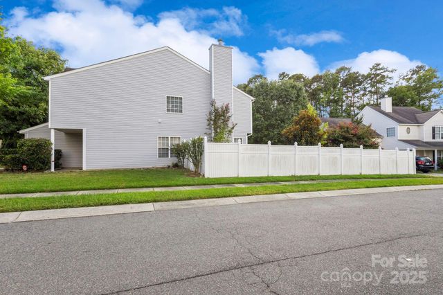 5737 Brookfield Pointe Drive, Charlotte, NC 28216