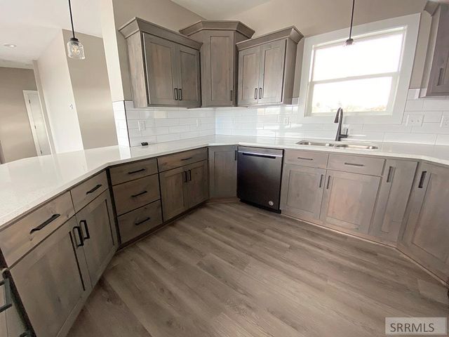 915 N Lilac Street, Blackfoot, ID 83221