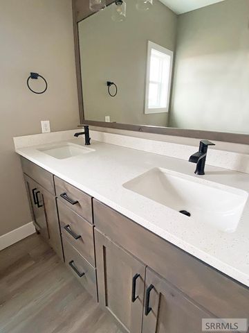 915 N Lilac Street, Blackfoot, ID 83221