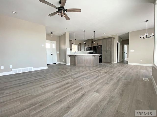 915 N Lilac Street, Blackfoot, ID 83221