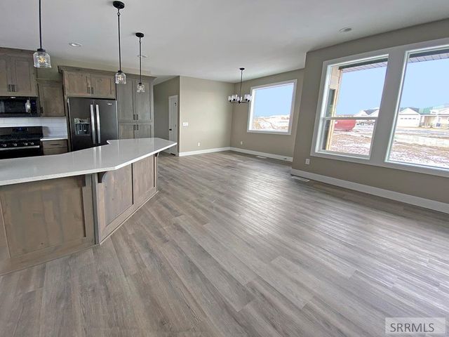 915 N Lilac Street, Blackfoot, ID 83221