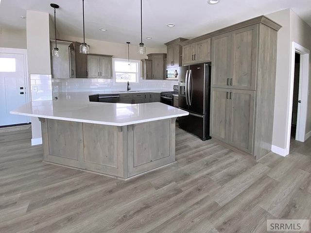 915 N Lilac Street, Blackfoot, ID 83221