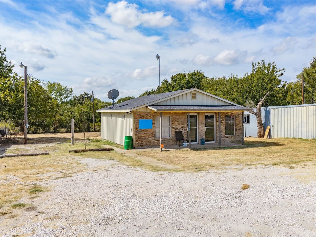 1576 E Highway 114, Boyd, TX 76023 — exterior