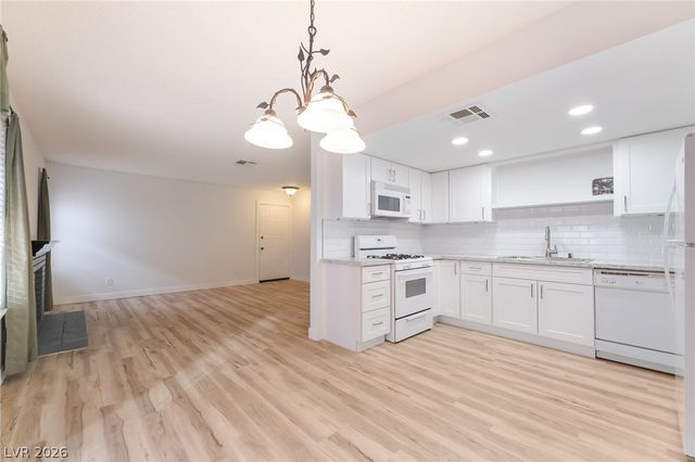 6633 West Tropicana Avenue 101, Las Vegas, NV 89103