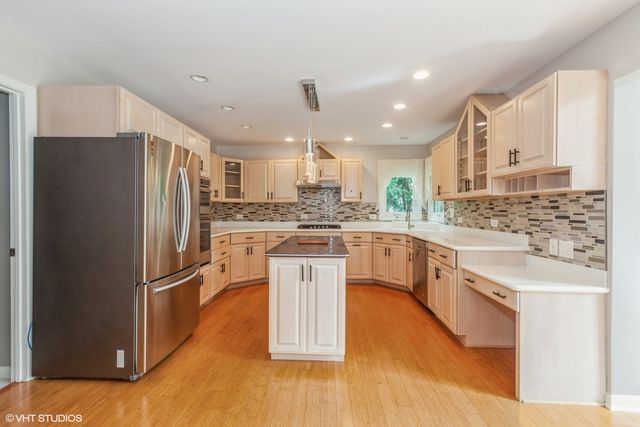 954 Black Walnut Drive, Sugar Grove, IL 60554