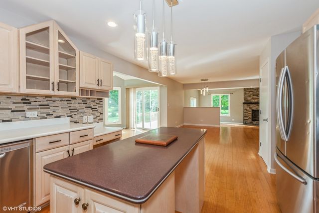 954 Black Walnut Drive, Sugar Grove, IL 60554