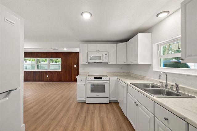 607 WAYNE AVENUE, New Smyrna Beach, FL 32168