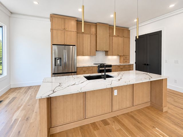 1001 Glenview Dr, Nashville, TN 37206
