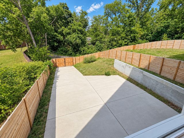 1001 Glenview Dr, Nashville, TN 37206