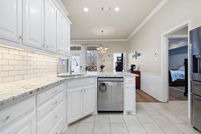 300 Mill Run Dr, Longview, TX 75604