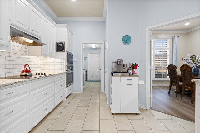 300 Mill Run Dr, Longview, TX 75604